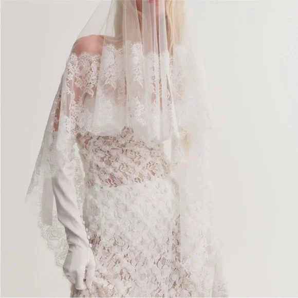 Elegant White Lace Bridal Veil - for love & lemons blossom veil - Picture 2 of 3